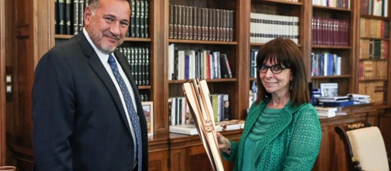 Ο Σ.Καπράλος έδωσε στην ΠτΔ μία δάδα για τους Ολυμπιακούς Αγώνες του Τόκιο